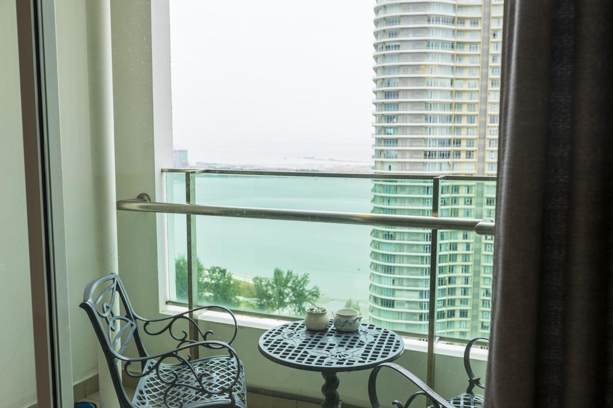 Sky Suites George Town Exterior foto