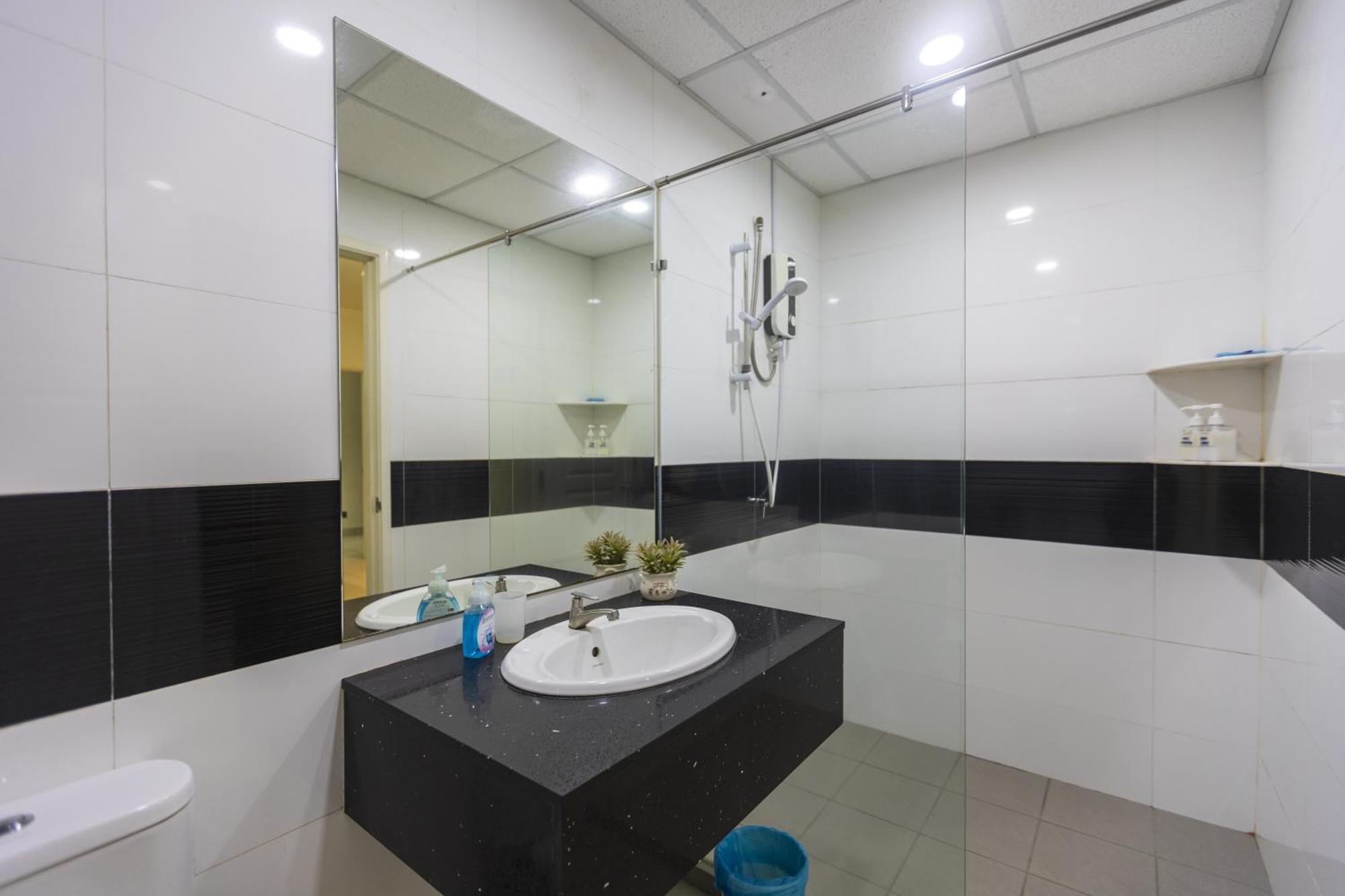 Sky Suites George Town Exterior foto